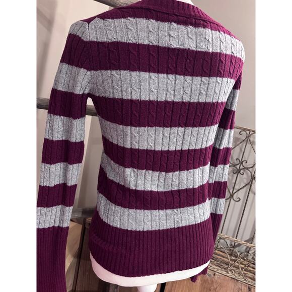 Juniors Size Medium Vintage American Eagle Maroon White Striped V-Neck Sweater! - Picture 4 of 11